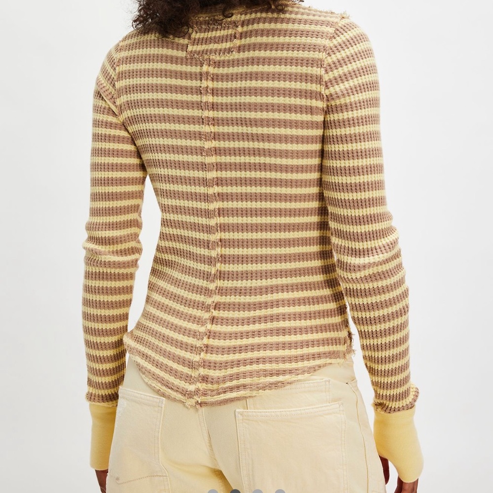 We The Free Pretty Little Thermal Long Sleeve Top Size Small Yellow Brown - Picture 4 of 13